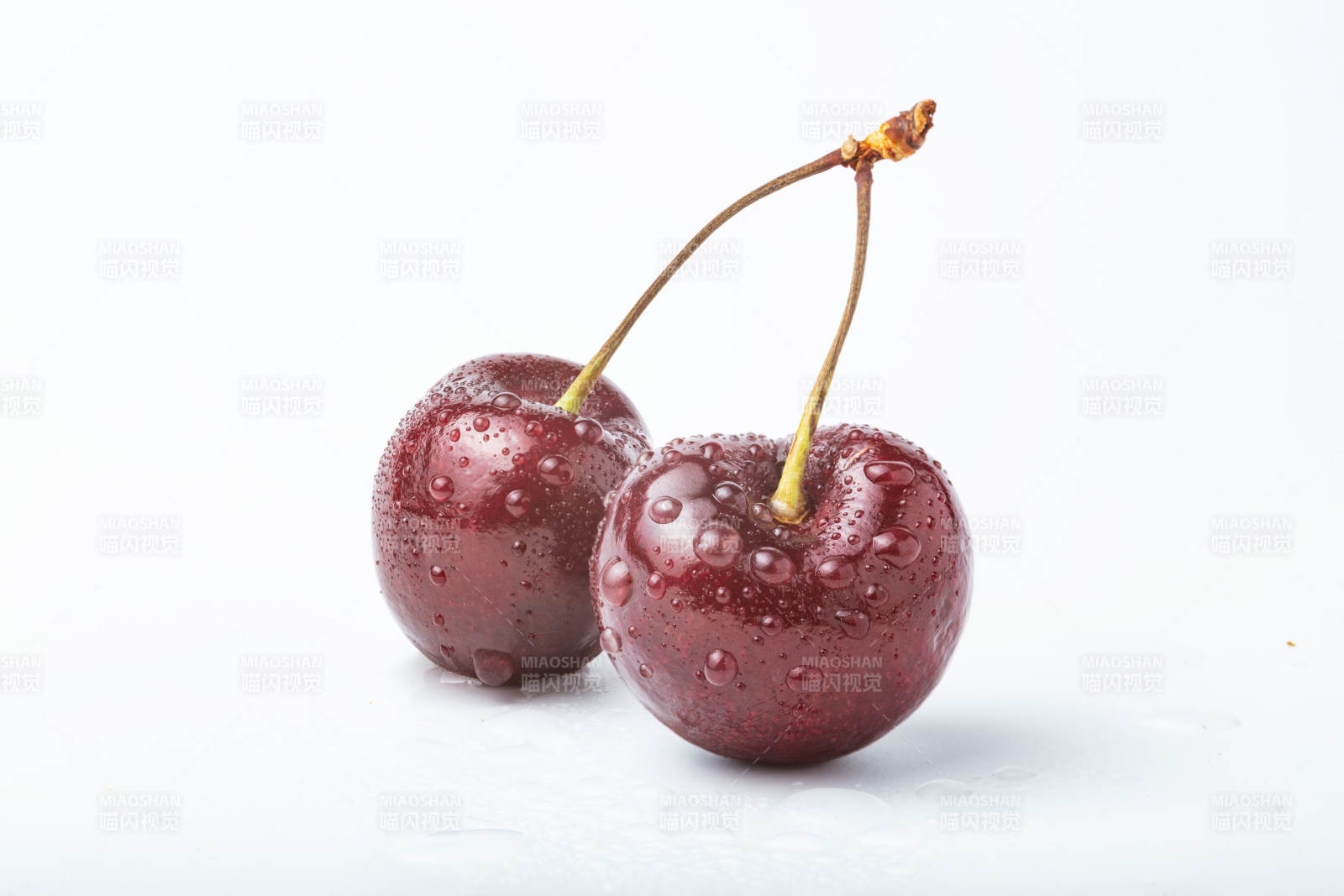 晶瑩櫻桃 水珠點綴-攝影圖