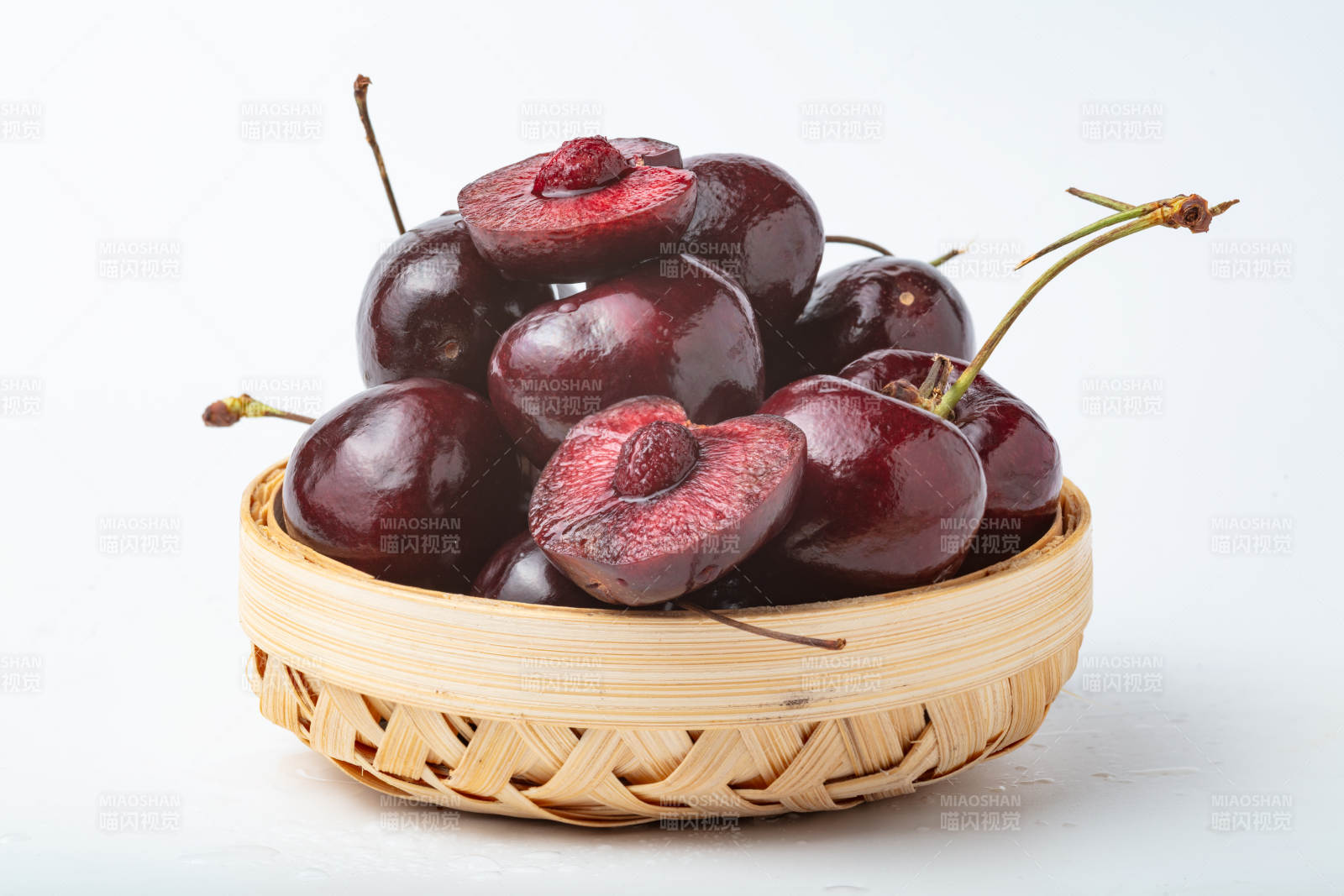 鮮紅櫻桃滿籃盛-攝影圖