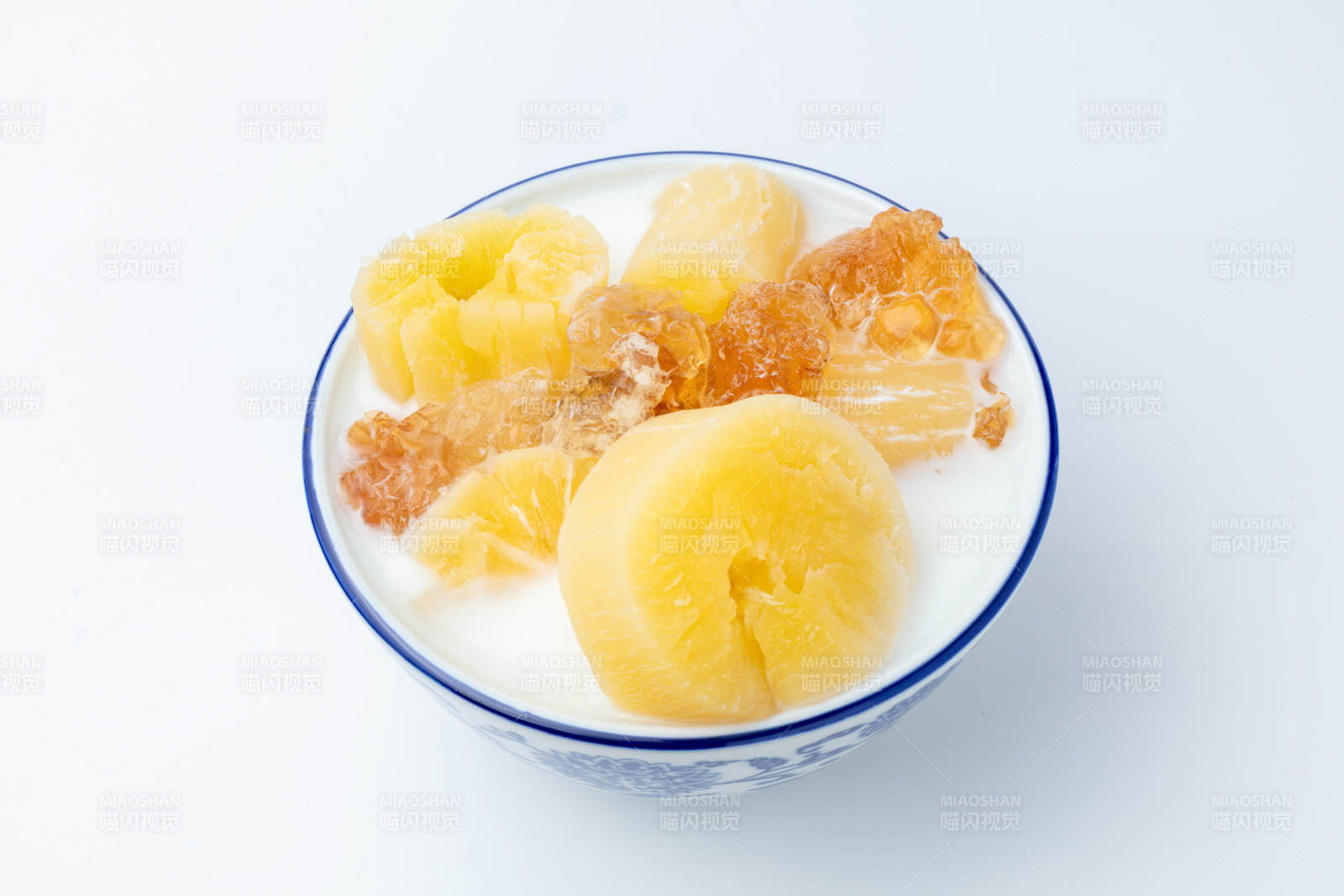 木薯桃胶炖奶-摄影图