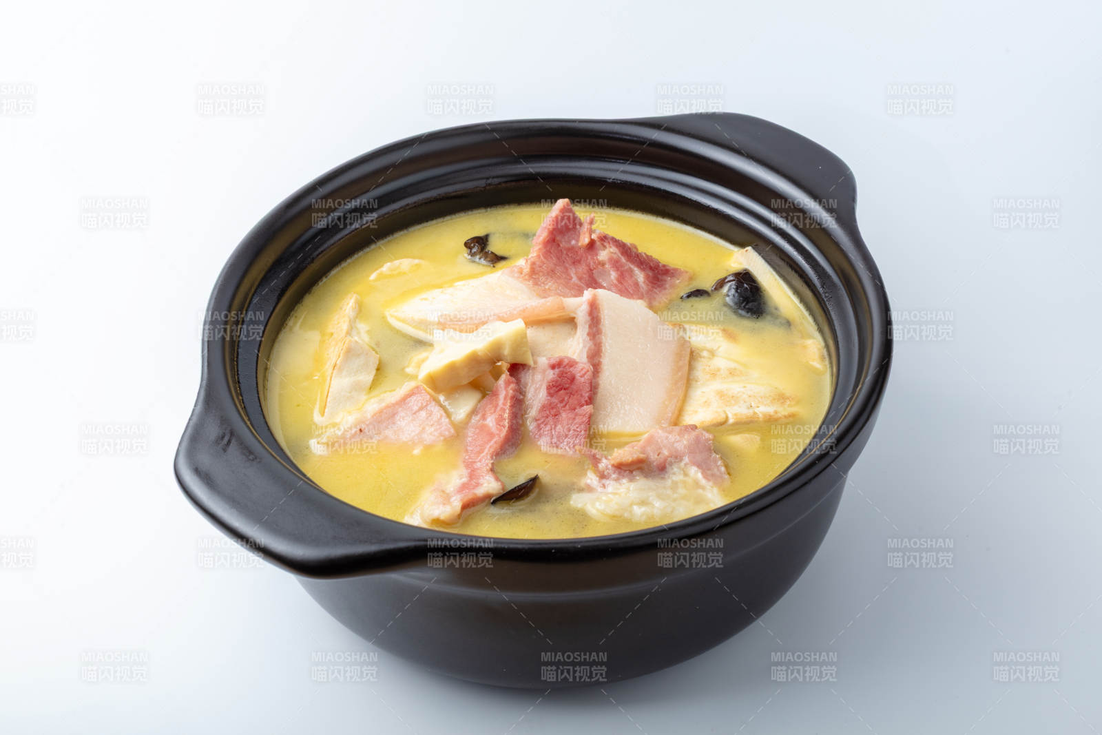 咸肉煨豆腐-摄影图