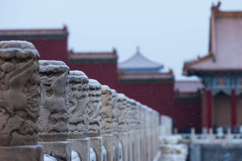 雪中故宫石栏-摄影图
