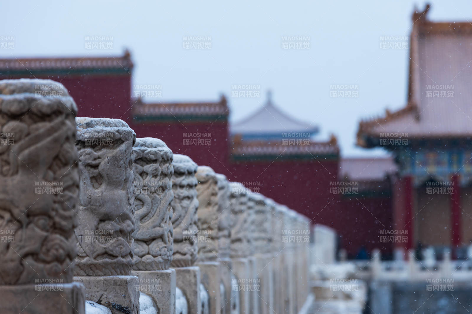 雪中故宫石栏-摄影图