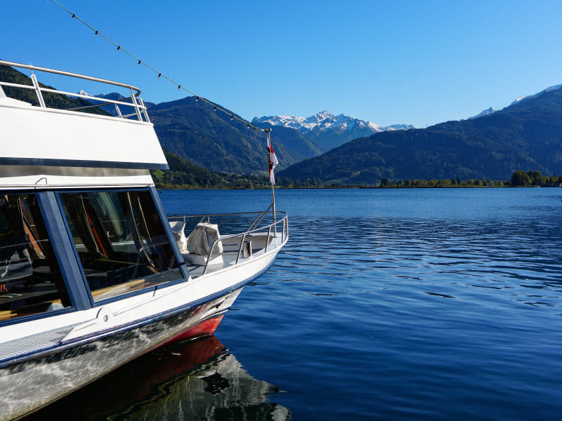 湖畔游艇靜泊-攝影圖