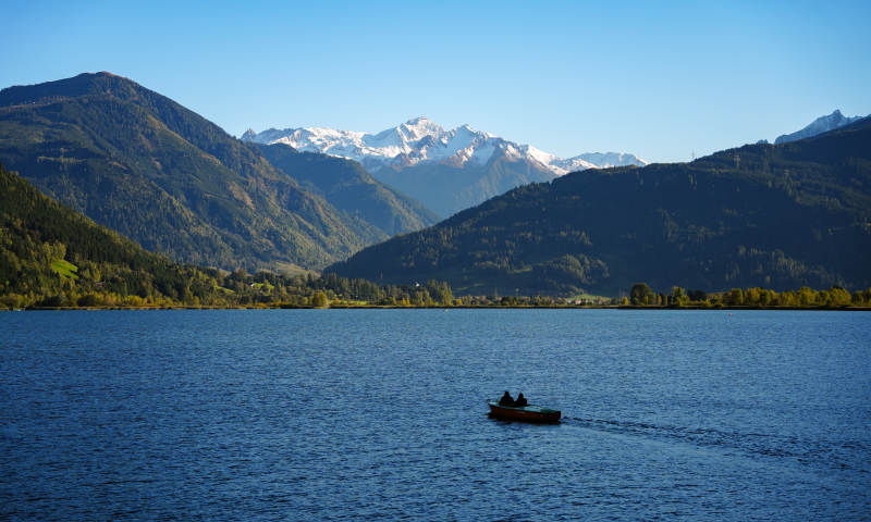 湖光山色行舟影-攝影圖
