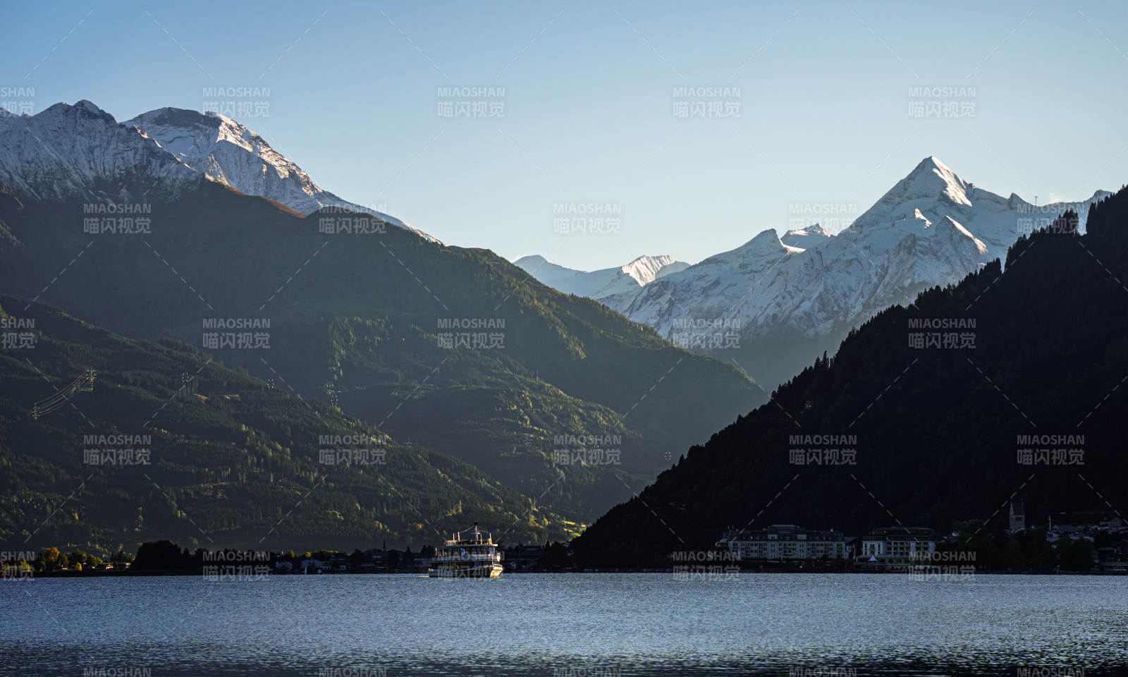 雪山湖光美景-摄影图