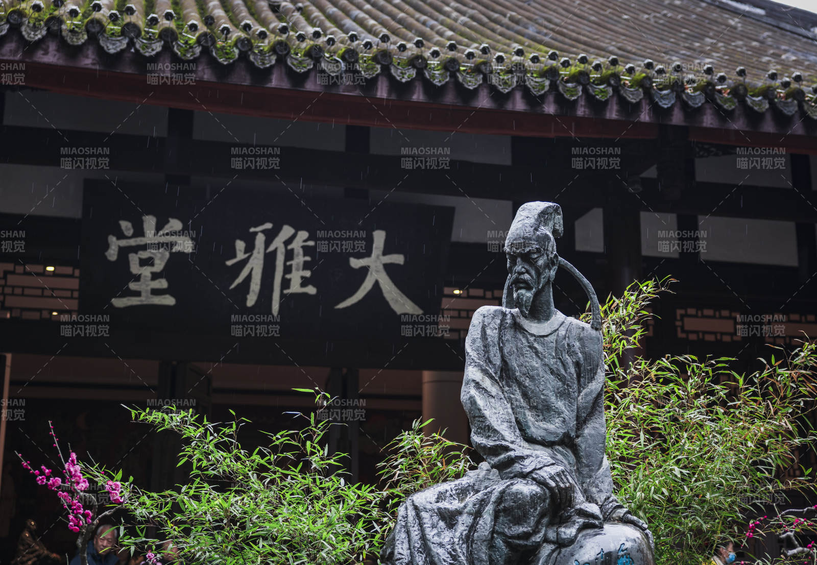 大雅堂前石像-摄影图