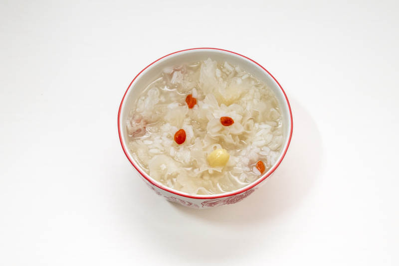 银耳莲子羹-摄影图