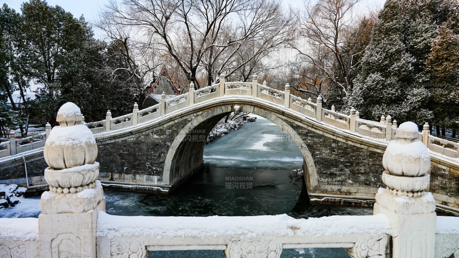 颐和园雪中石桥静谧景-摄影图