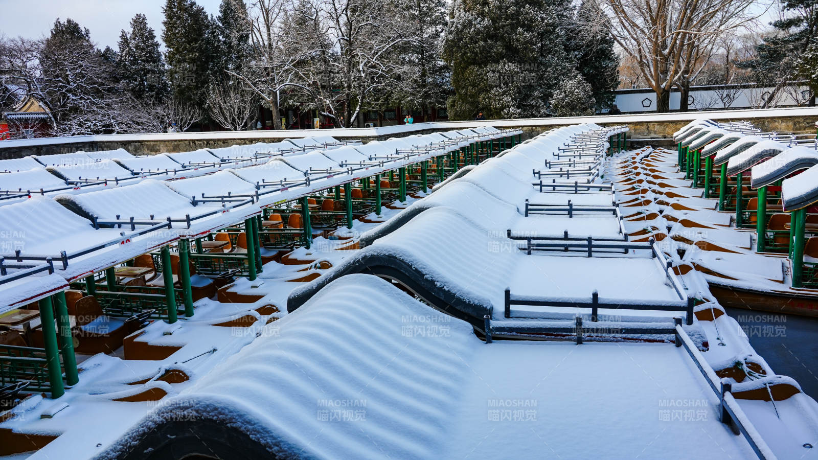 颐和园雪覆船坞静谧冬景-摄影图