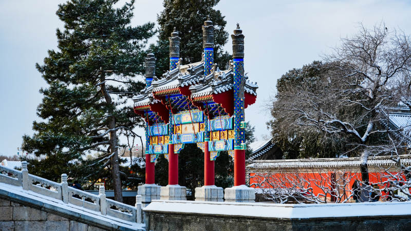 颐和园雪中古牌楼美景-摄影图