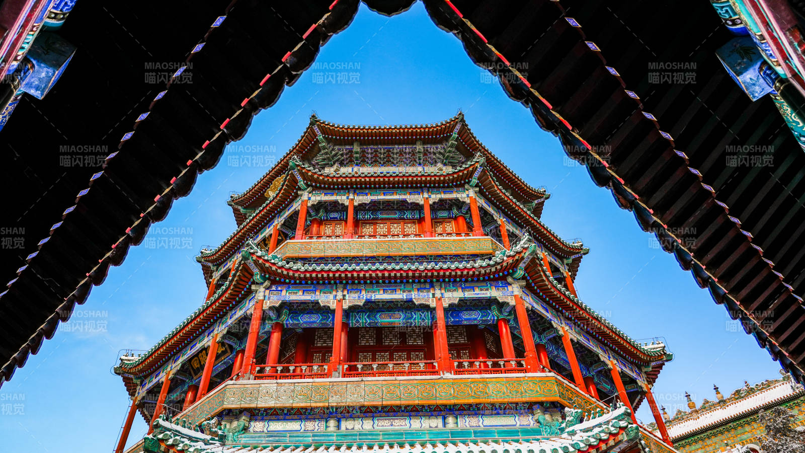 頤和園佛香閣古塔飛檐映藍天-攝影圖