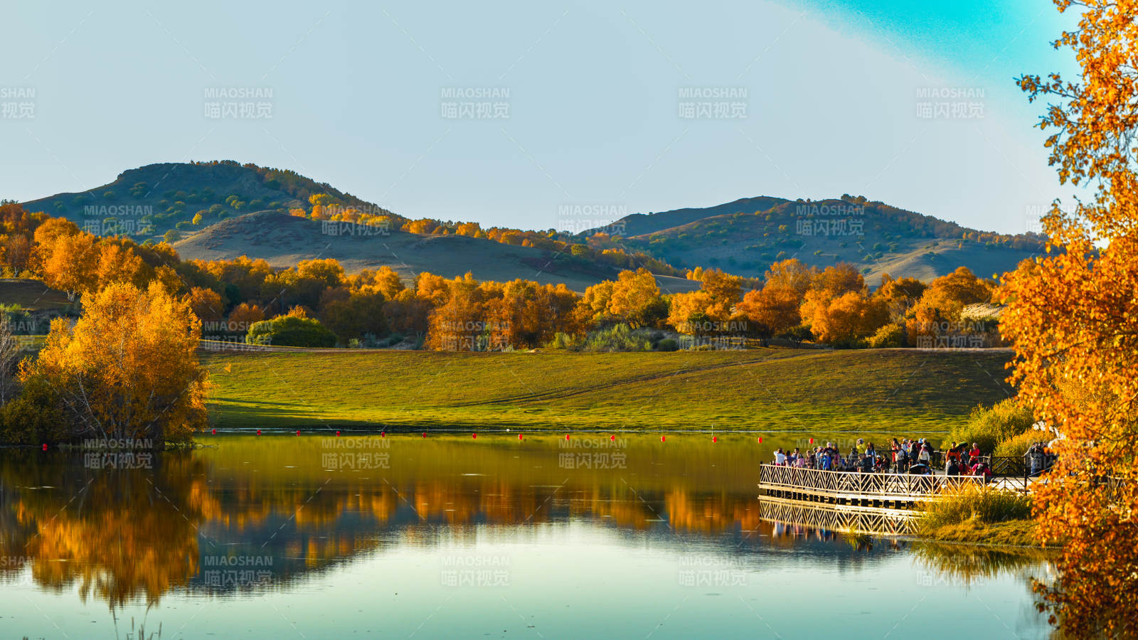 乌兰布统公主湖秋天映山景-摄影图