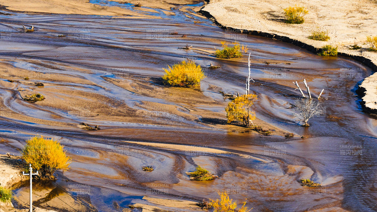 乌兰布统滦河秋景-摄影图