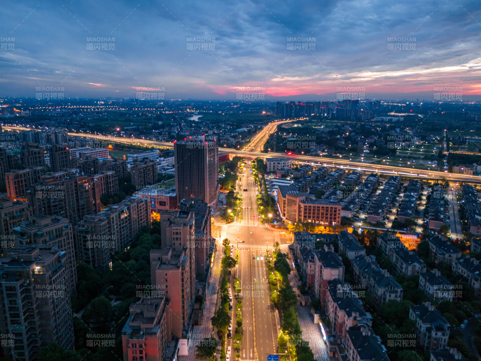 城市夜景航拍-摄影图