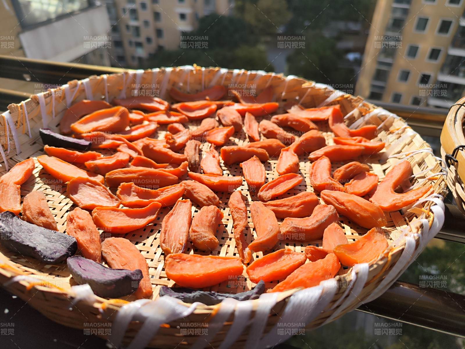 晒地瓜干番薯干-摄影图