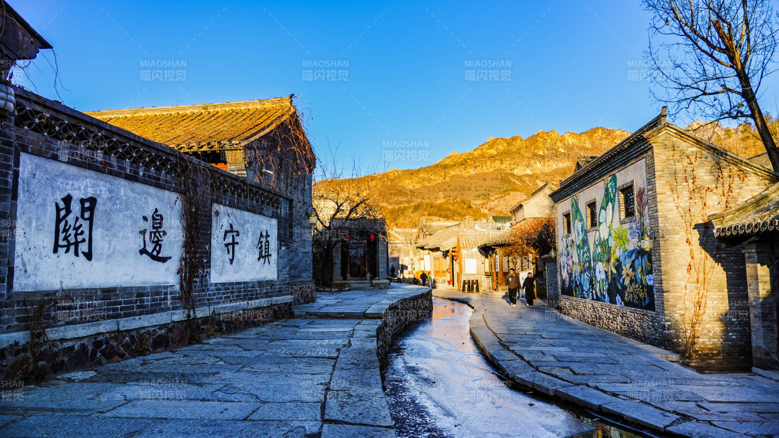 北京古北水镇古街雪景 山影映墙-摄影图