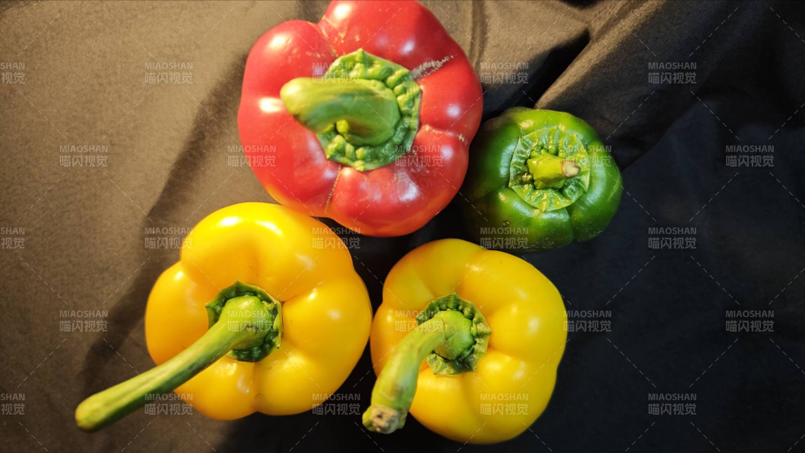 彩椒四色鲜亮-摄影图