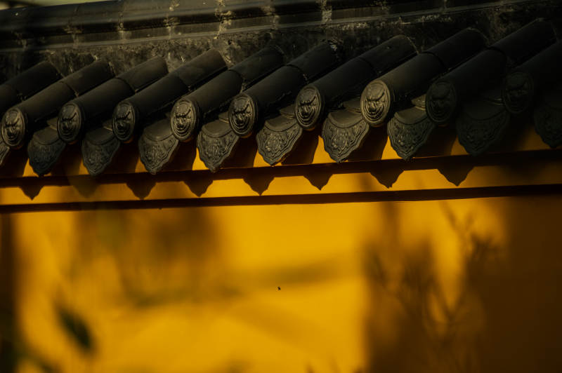 古檐斜影-摄影图