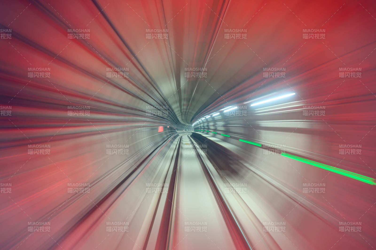 隧道疾馳光影-攝影圖