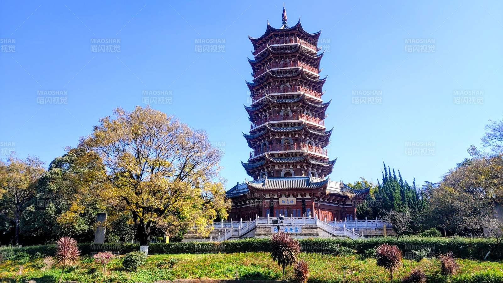 古塔秋景-攝影圖