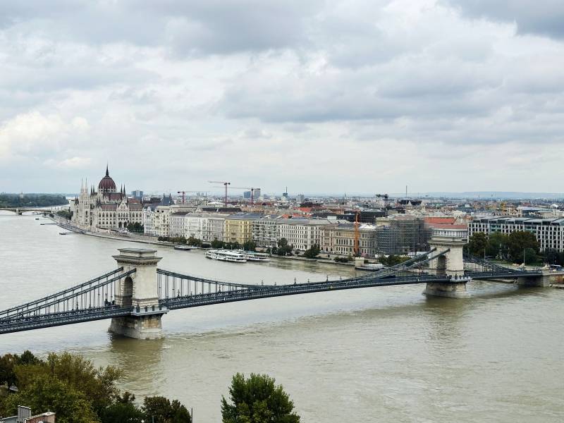 布達佩斯鏈橋風光-攝影圖