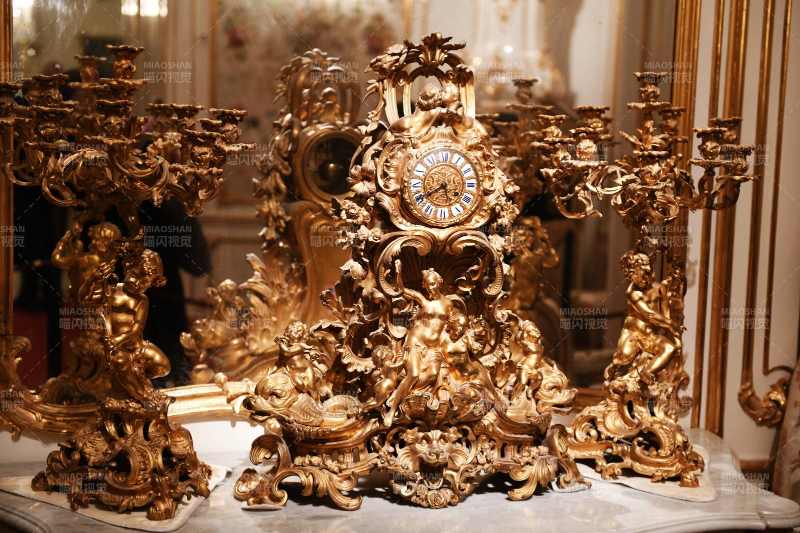 華麗鐘表擺件-攝影圖