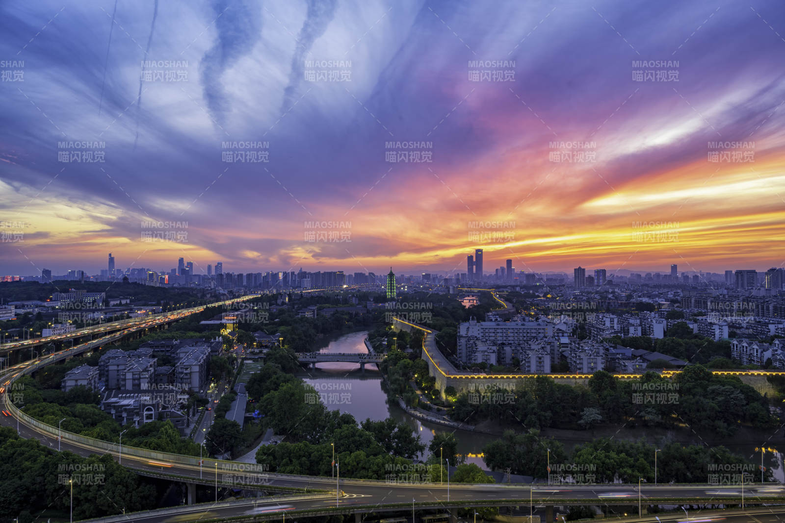 城市黃昏美景-攝影圖