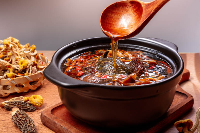 菌菇烏雞湯-攝影圖