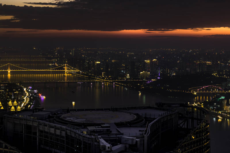 夜幕下的城市灯火-摄影图