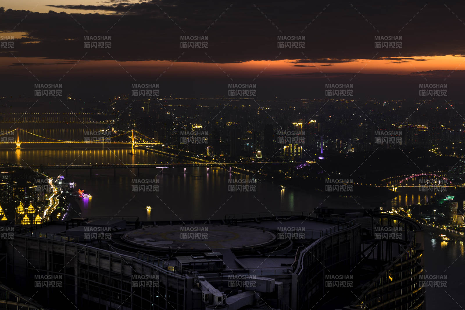 夜幕下的城市灯火-摄影图