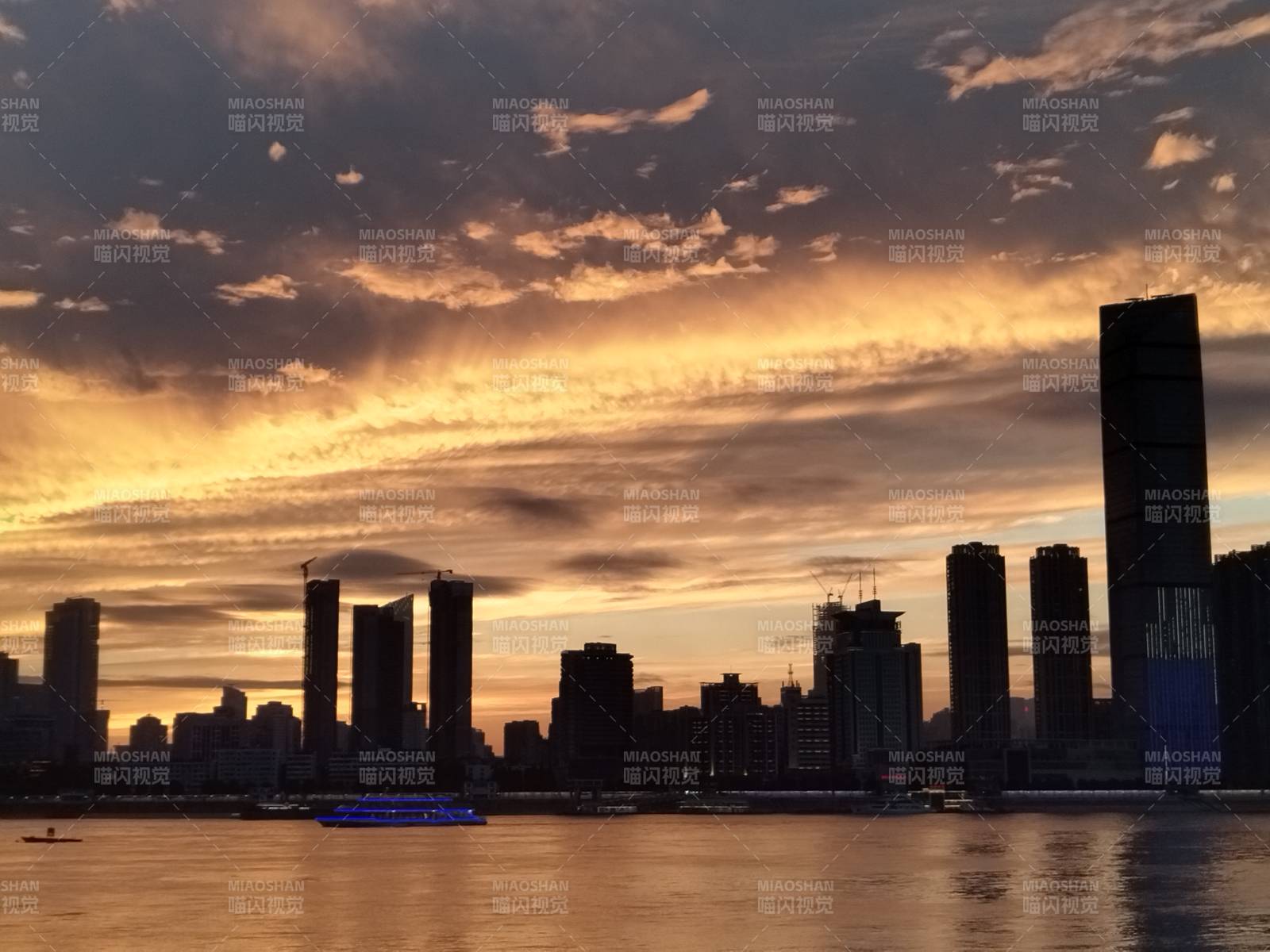 武汉城市黄昏剪影-摄影图