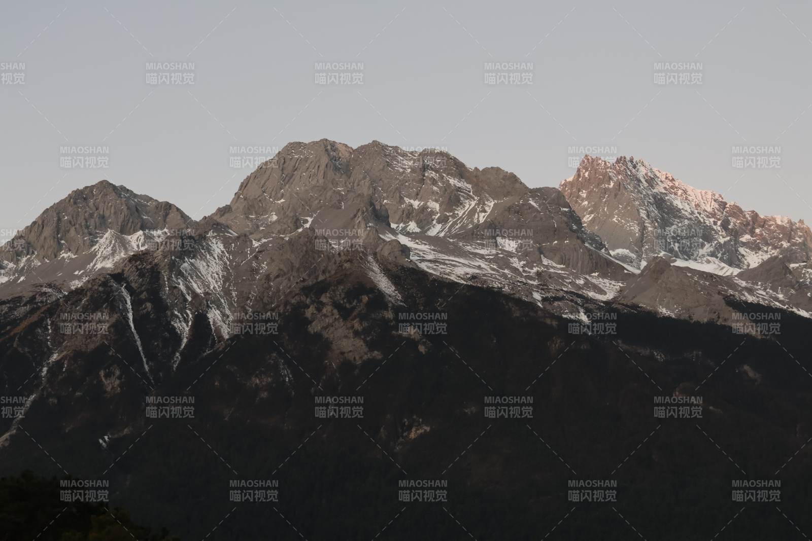 雪山巍峨 峰巒疊嶂-攝影圖