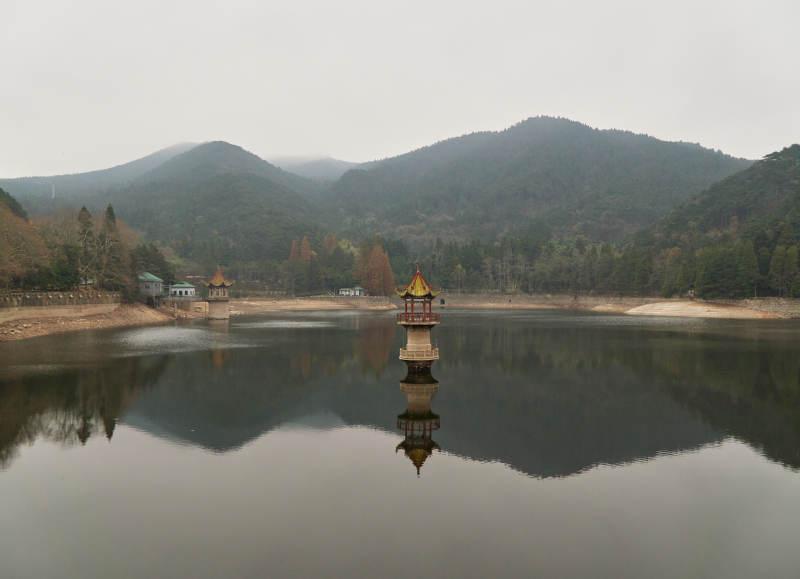 廬山蘆林湖湖心亭景觀-攝影圖