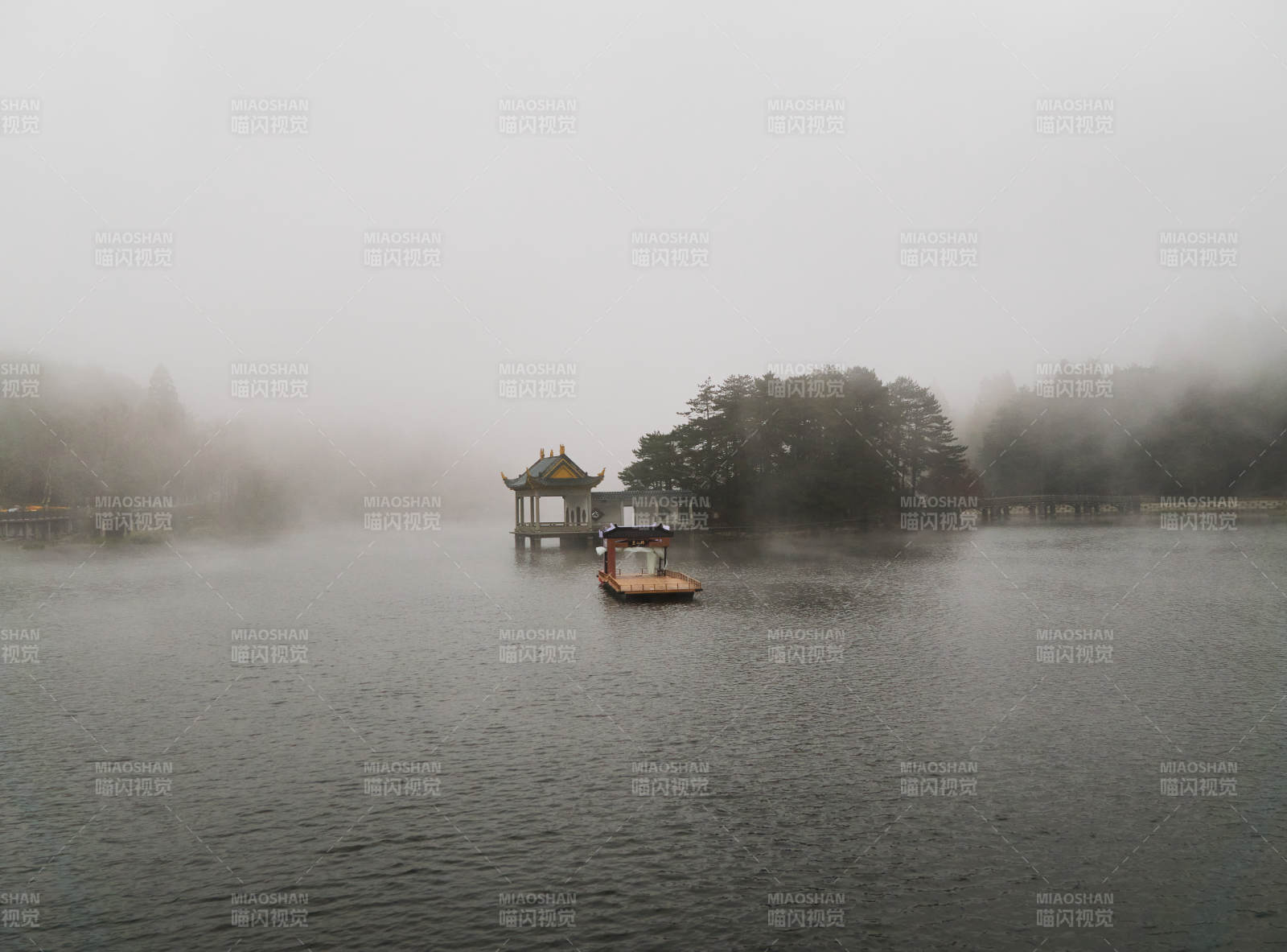 庐山如琴湖雾景风光-摄影图