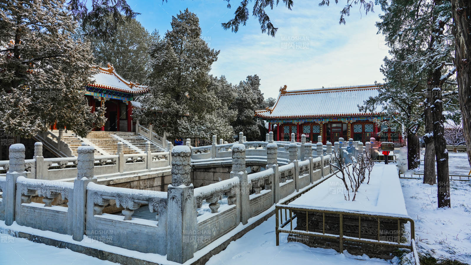 颐和园佛香阁雪中古亭静谧景-摄影图