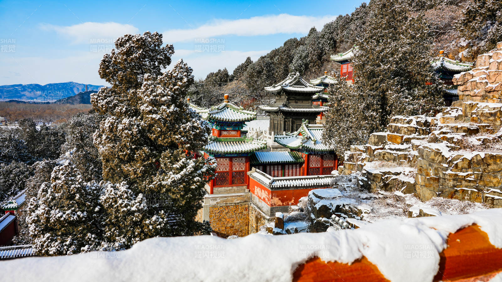 颐和园雪覆古寺静谧景-摄影图