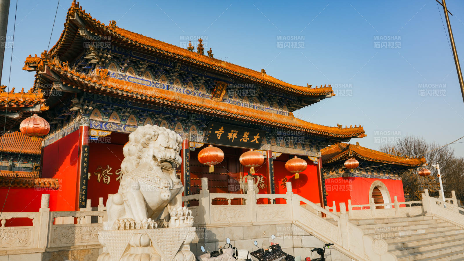 廊坊霸州大悲禅寺门前石狮守卫-摄影图