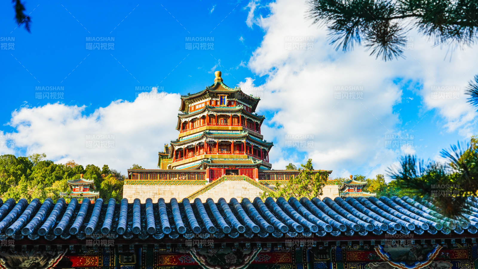 颐和园佛香阁映蓝天-摄影图