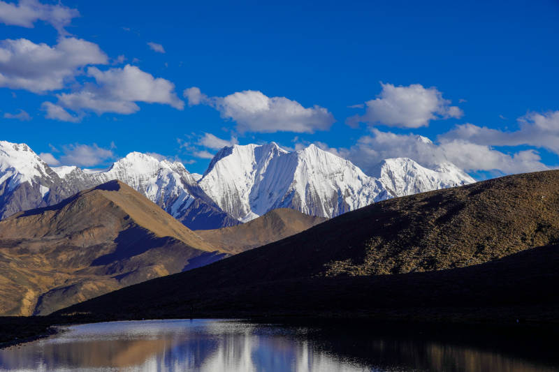 雪山倒影湖光-摄影图