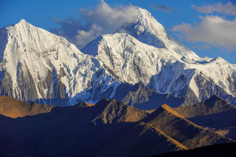 雪山巍峨壮丽-摄影图
