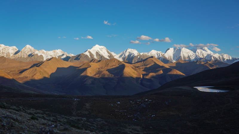 雪山日出美景-摄影图
