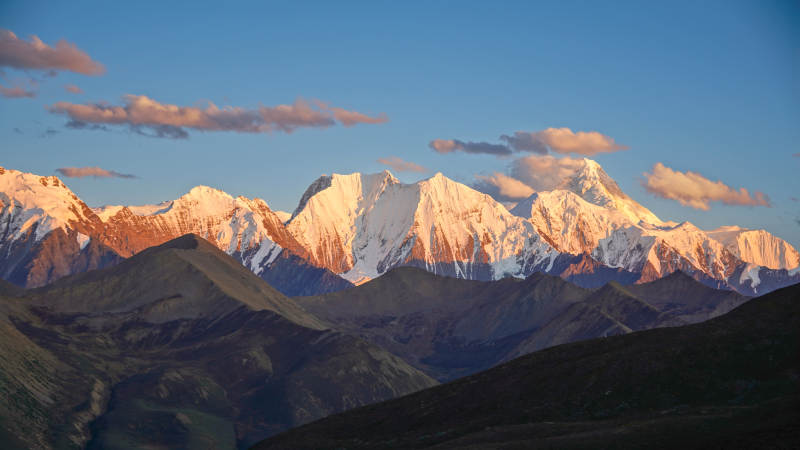 雪山日出美景-摄影图