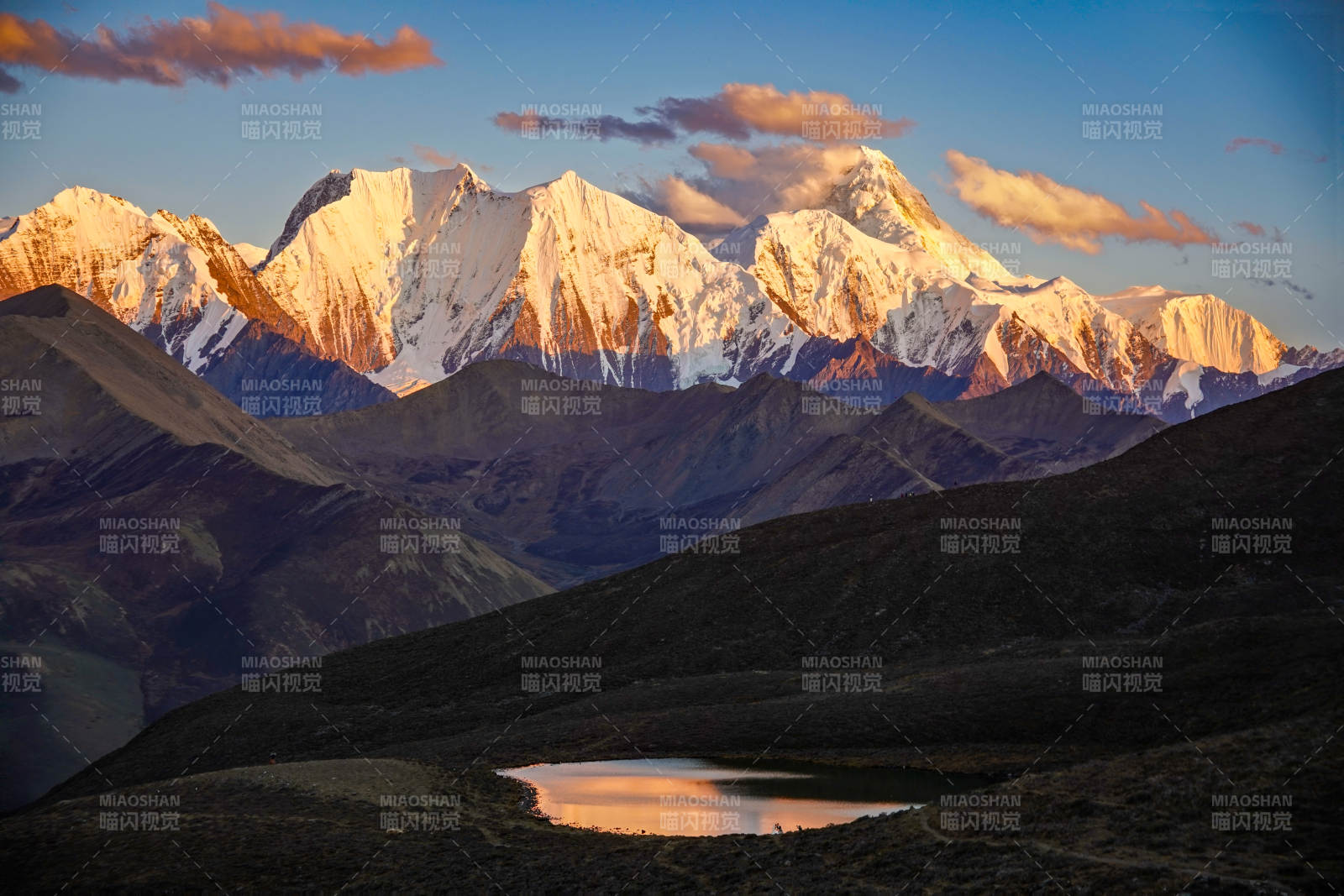 日照贡嘎群山金山-摄影图