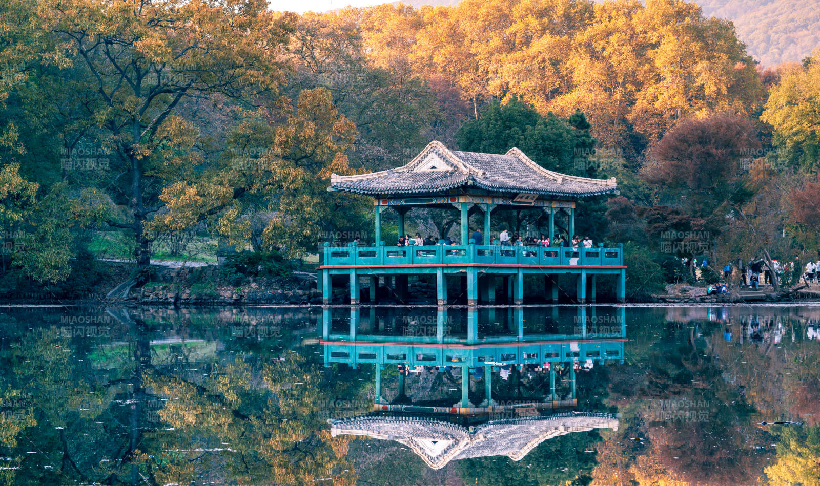 湖心亭秋色-攝影圖