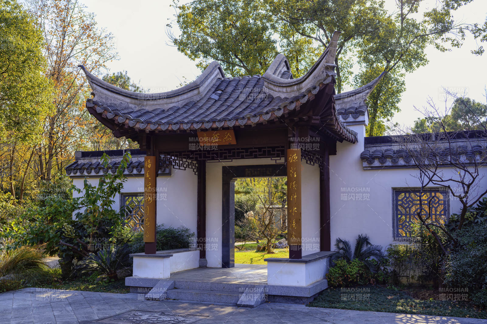 中式園林門(mén)樓-攝影圖