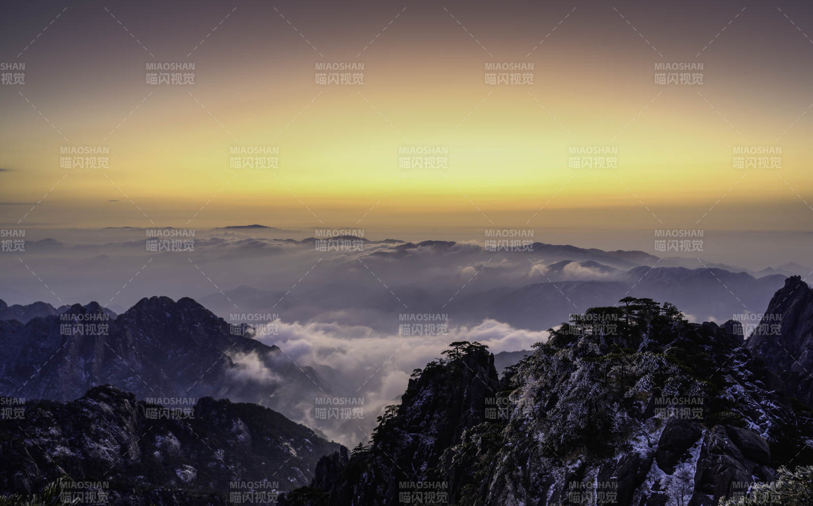 云海日出山巔-攝影圖