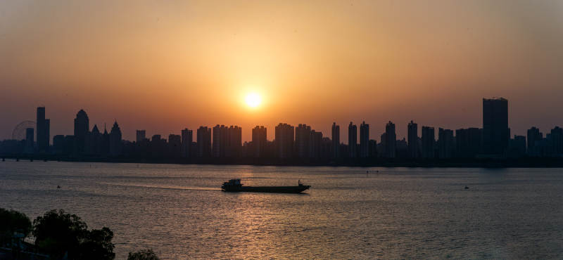 夕陽下的城市剪影-攝影圖