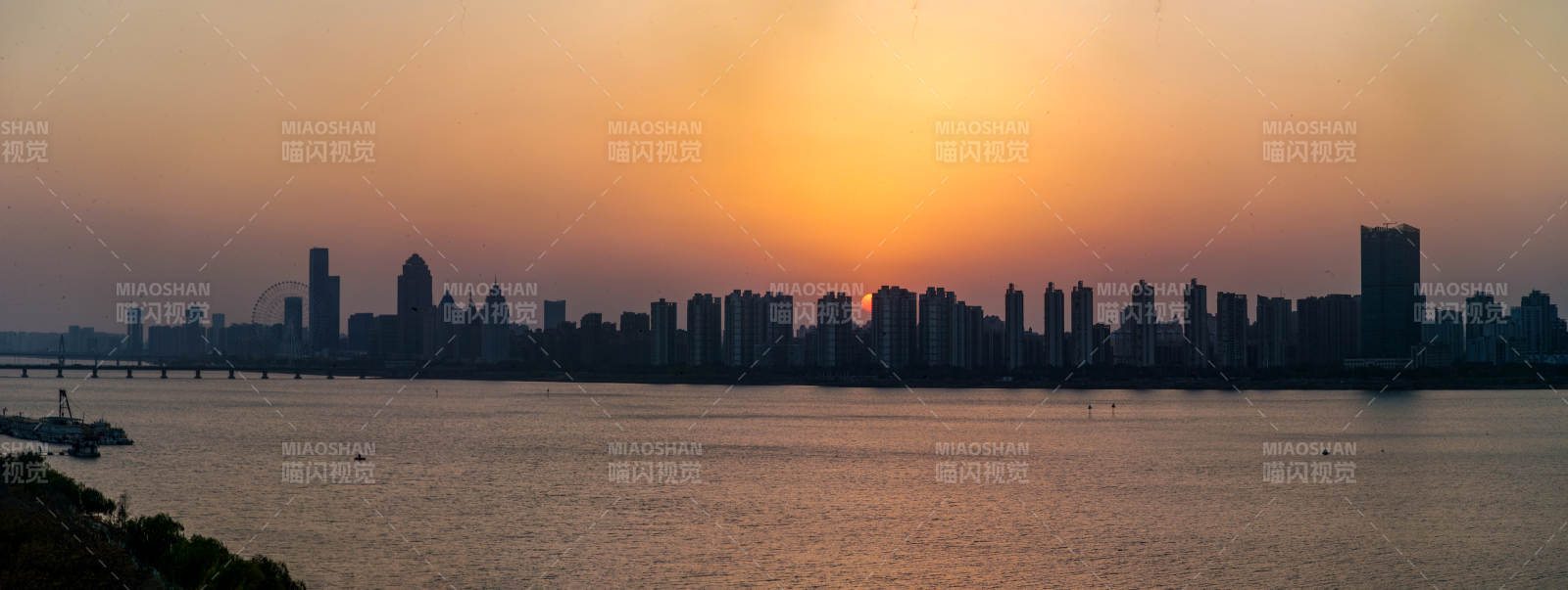 城市日落剪影-攝影圖