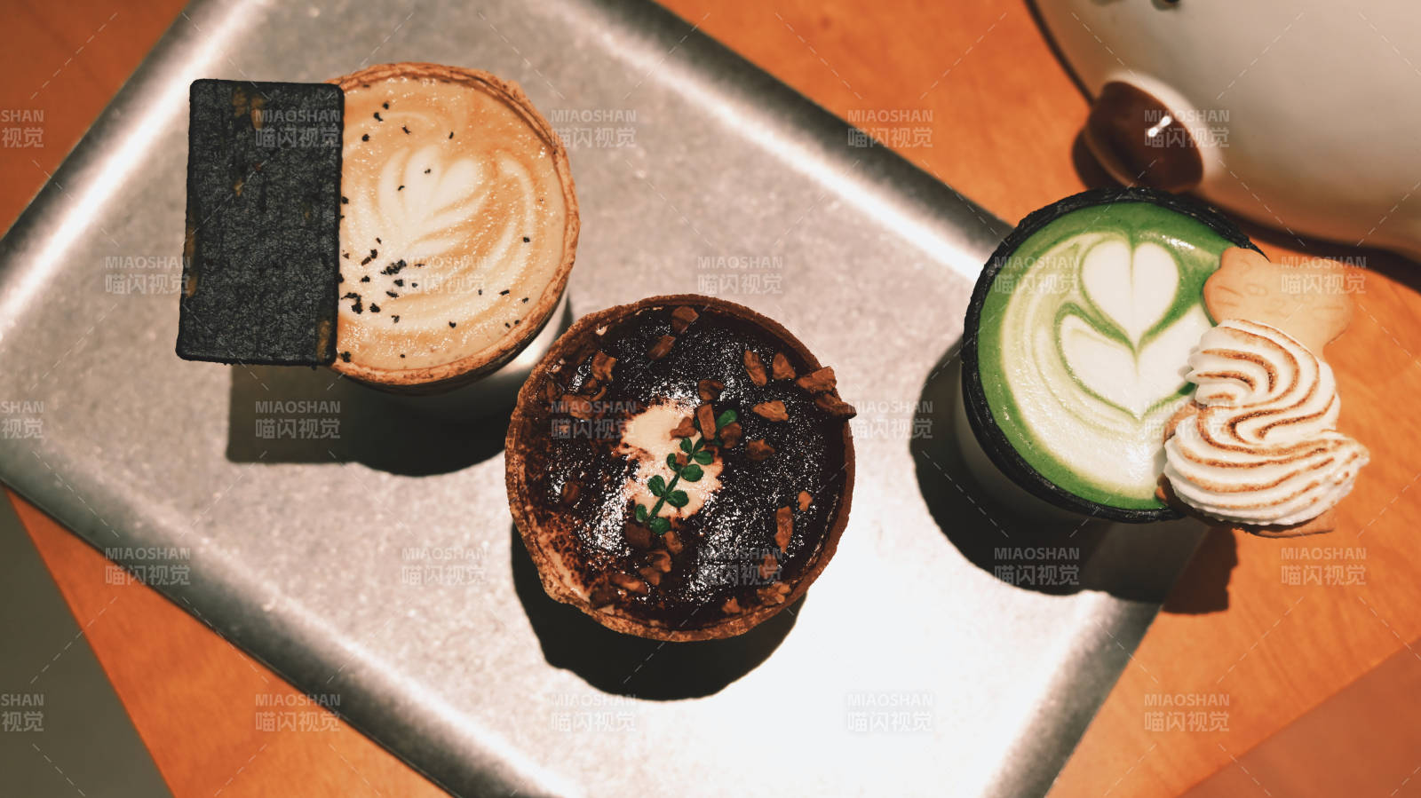 三杯创意咖啡特写-摄影图