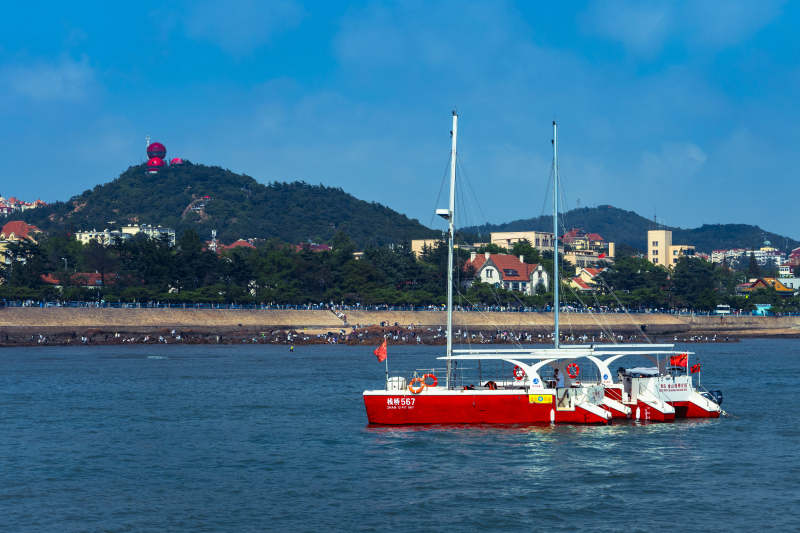 紅船碧海映山城-攝影圖